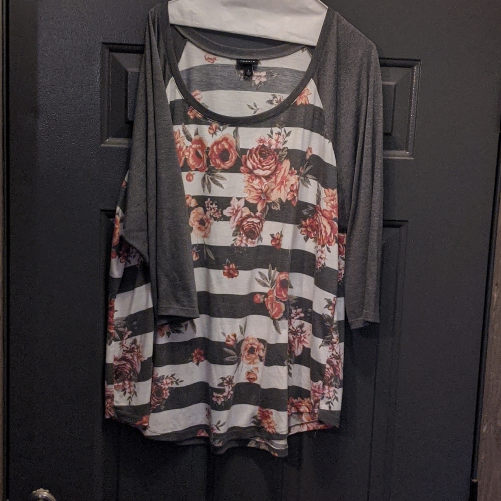 Torrid 4 Gray Striped Floral Tunic
